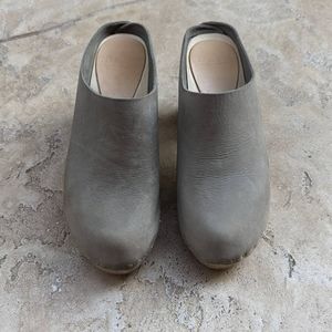 Chloe in Pacific grey